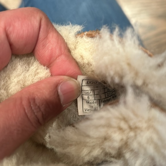 Adorable UGG boots with Pink Bows Size 6 - Picture 6 of 6